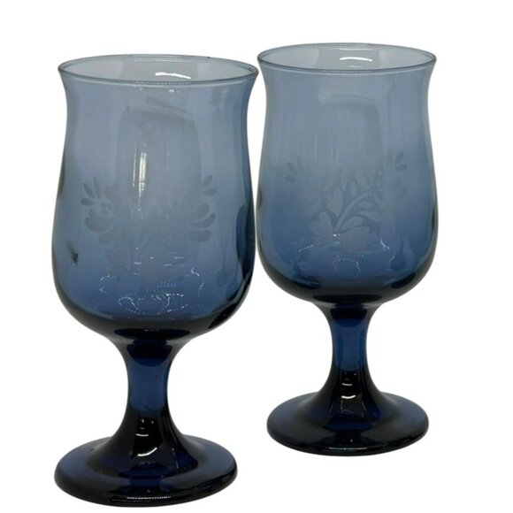 VTG Pfaltzgraff Yorktowne Etched Cobalt Blue Set of 2 Stemmed Wine Glasses 5.5" - Picture 1 of 5